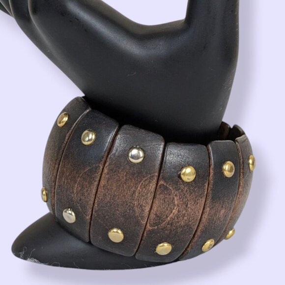 (2/$20) Vintage Studded Wood Stretch Bracelet - Picture 2 of 6